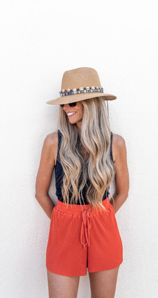 Wie schütze ich meine Extensions vor Sonne, Salz und Chlor im Sommer & Urlaub?
